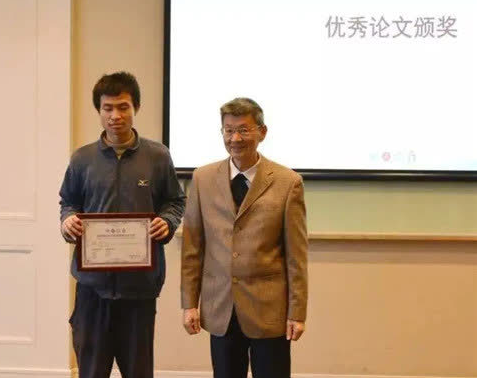 北大韦东奕月开销300元，被讽刺买不起房，真实收入打脸网友