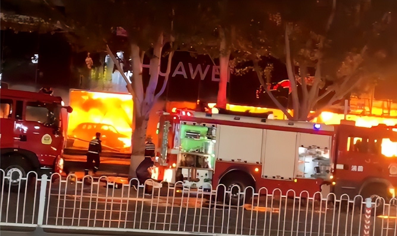 手机店大火，展车是首要怀疑对象