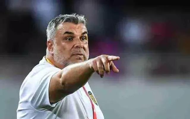 足球比赛教练应该在哪里（国足必须打好翻身仗，主教练在哪里，咱得好好白话白话）-华海博客