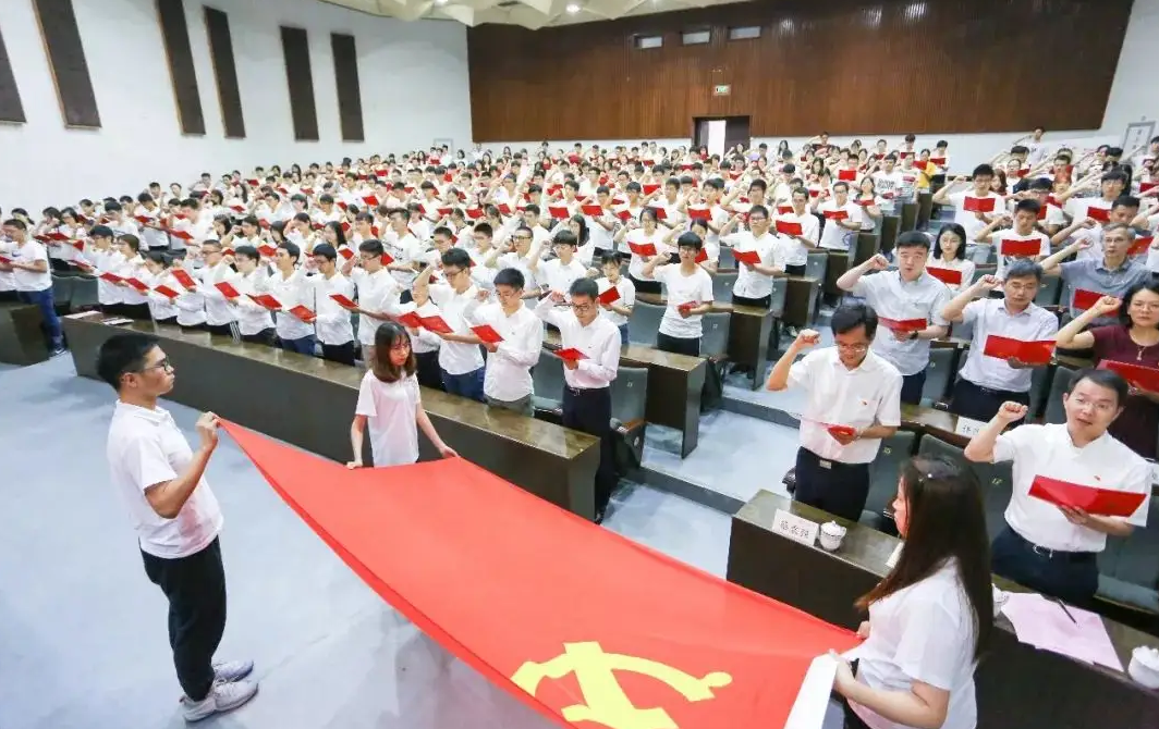 大学生能不能入党，“决定权”不在辅导员手里，同学们应提前了解