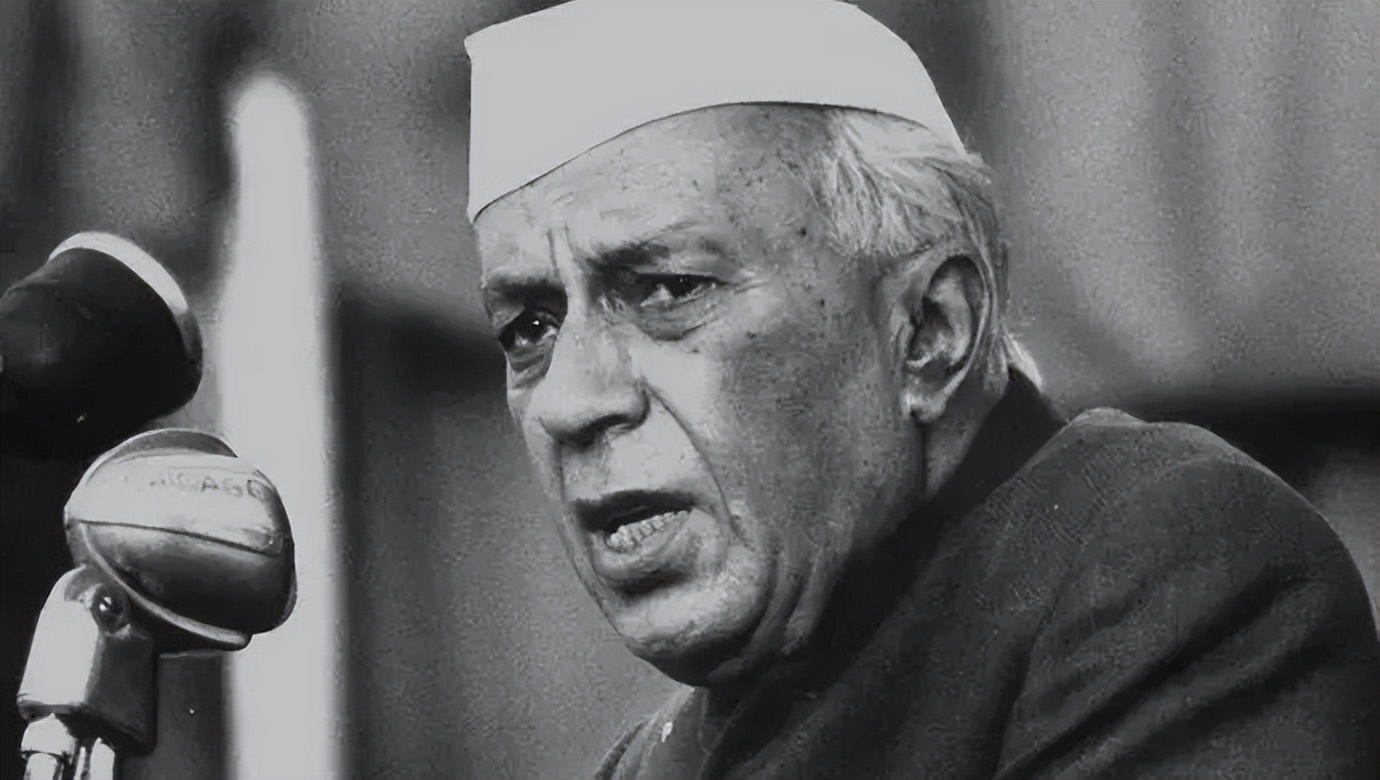 因为夏斯特里无可比拟的好人缘,尼赫鲁去世之后,印度高层一致推举他接