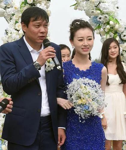 范志毅老婆(貌美如花！范志毅三任老婆，一个空姐，一个模特，现任是名演员)