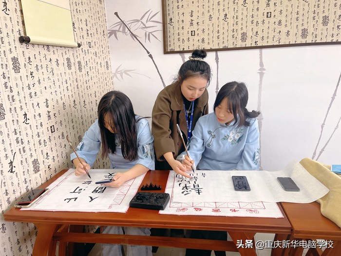 学校该怎样画(“最美校园我守护”手绘赛 看学子画出新华之春)