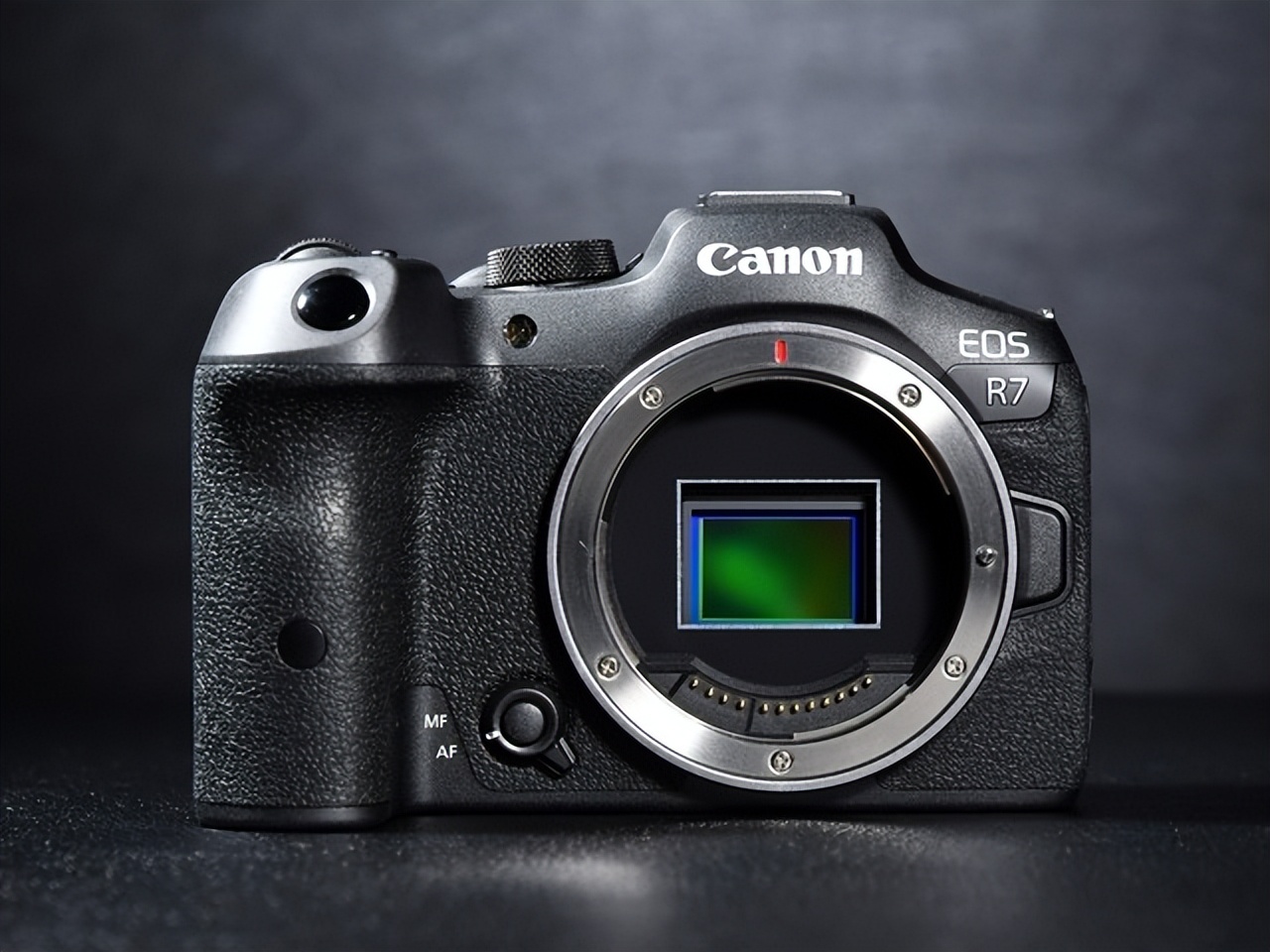 佳能EOS R7评测：全能的便携微单相机
