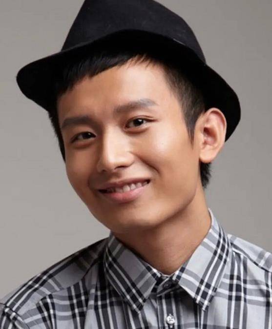 如今减肥后的成毅形象气质都得到提升,手中的资源也不断,只是也许因为