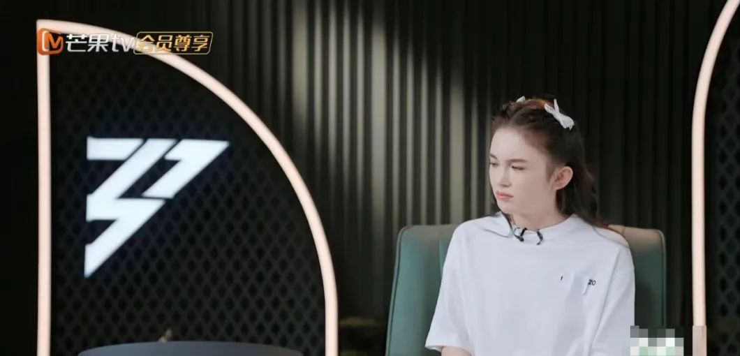 赵樱子，你是我的尬神。。​。​