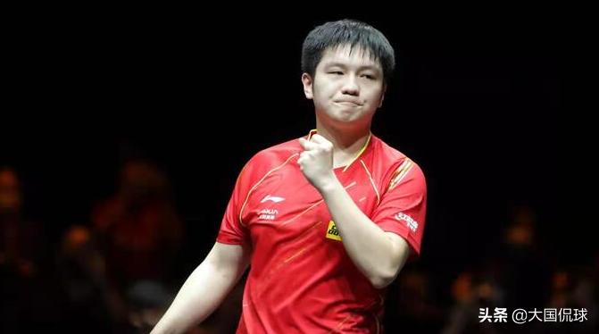 樊振东孙颖莎夺冠,人民日报点名表扬,67小胖赛后采访感动刘国梁)