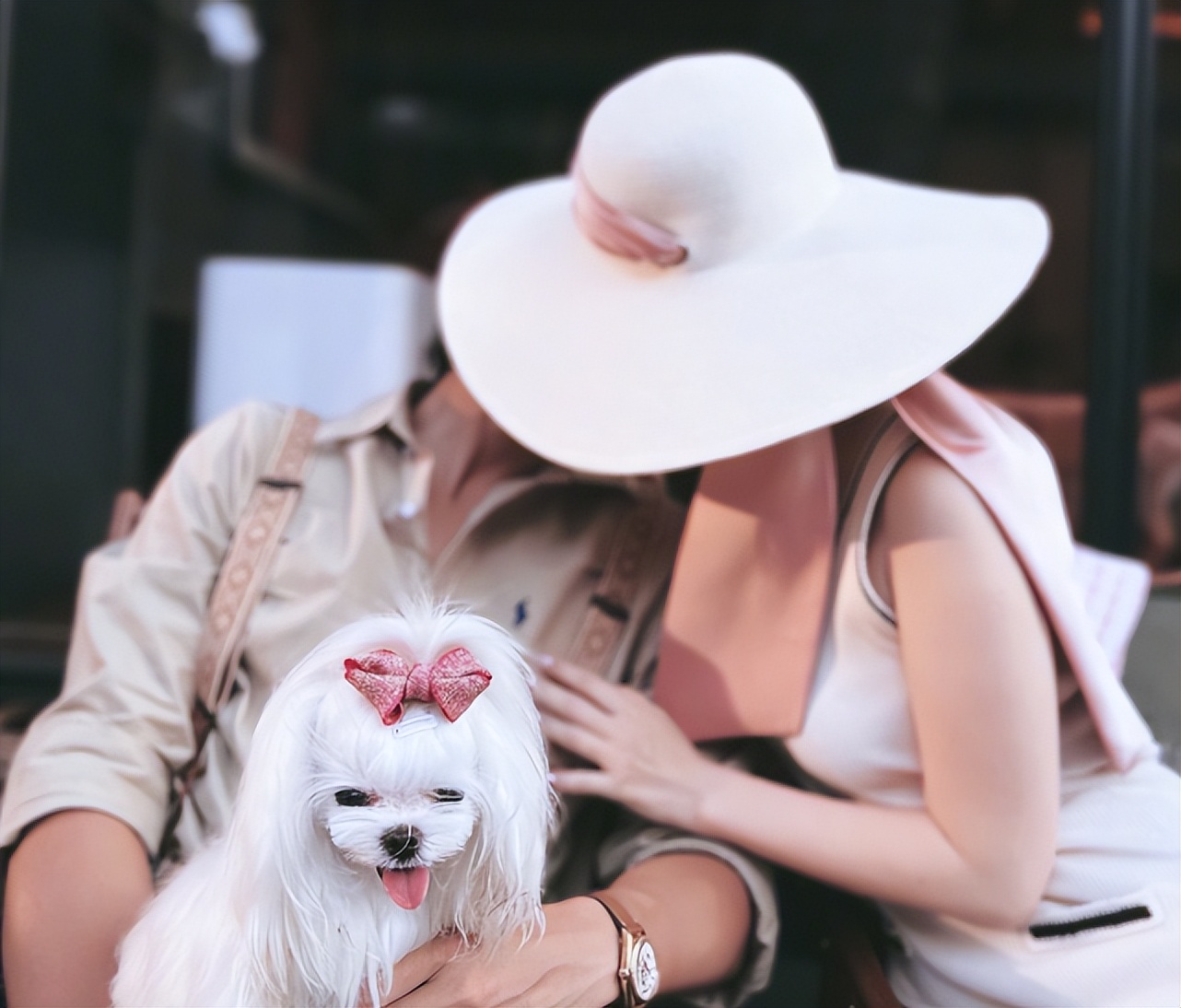 霍思燕520高调放闪，霸气亲吻杜江超甜蜜，近照瘦太多美回少女