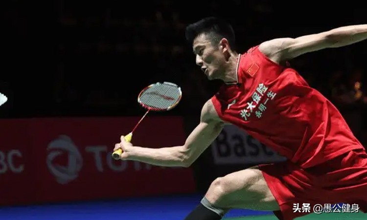 打羽毛球右手变粗怎么办（打羽毛球手臂会变粗吗？）