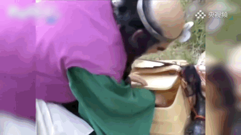 经典剧集的“边角料”，八戒骑摩托、妃子玩手机，谢谢，有被笑到