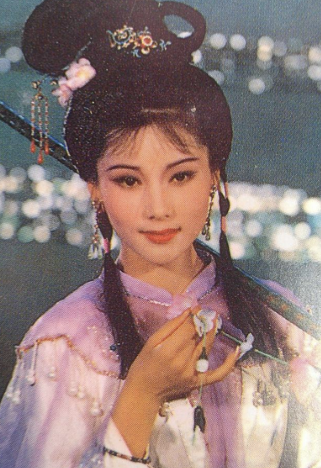 中国古典美人(8位好看的“中国式”天然美女，没整容没微调，颜值甩网红十条街)