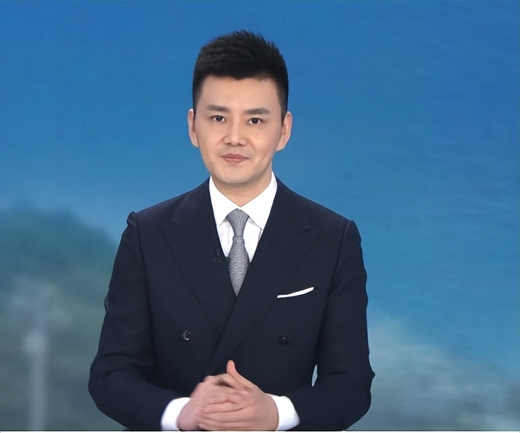 央视主播严於信:是才子也是孝子,迎娶美娇妻,爱情事业双丰收