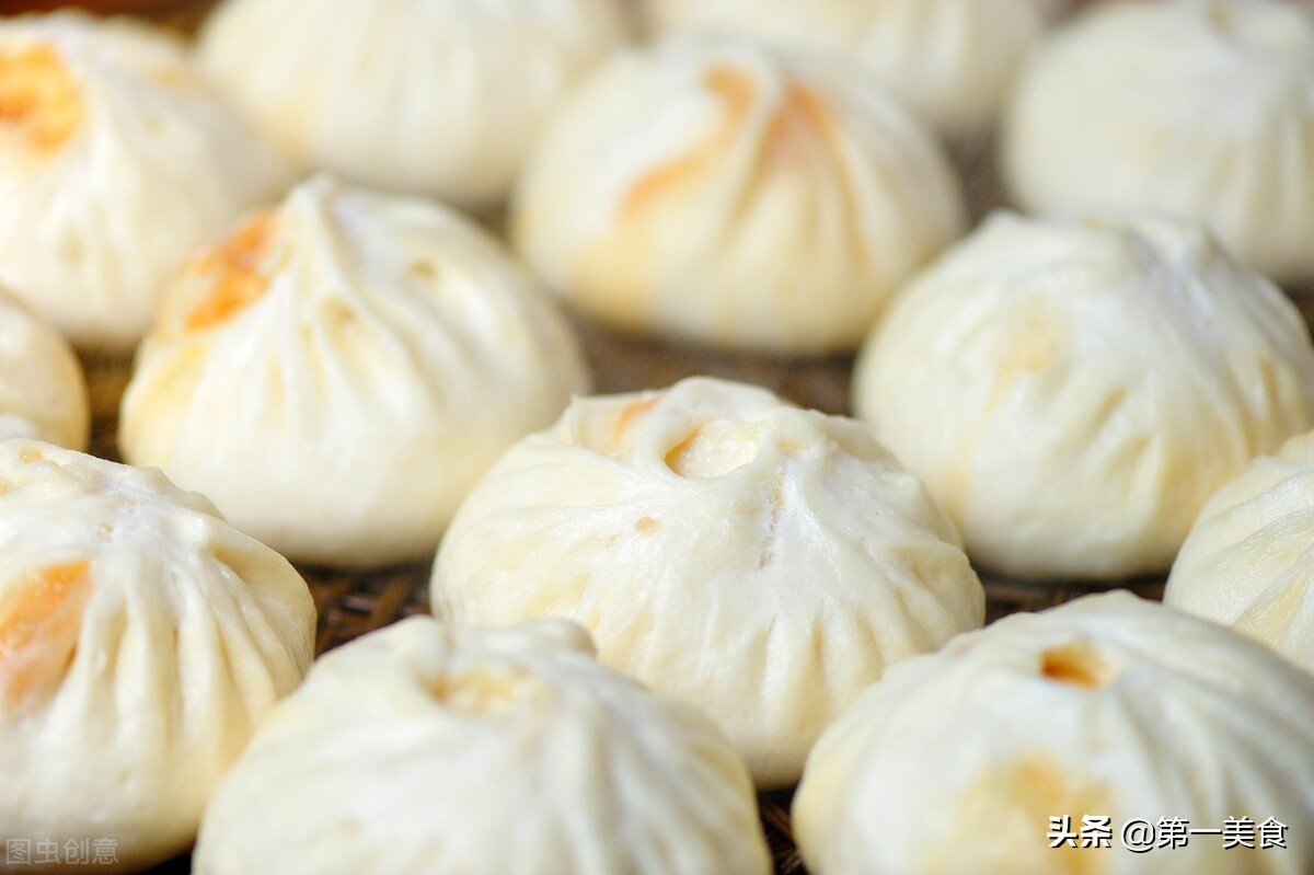 过年蒸包子，冷水上锅、热水上锅区别大了，用对方法包子蓬松暄软
