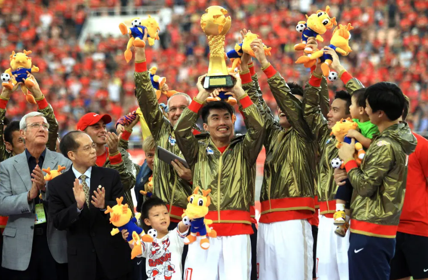 中超降级什么意思(官方确认！广州队正式降级 退出中超联赛，13年17冠恒大王朝落幕)