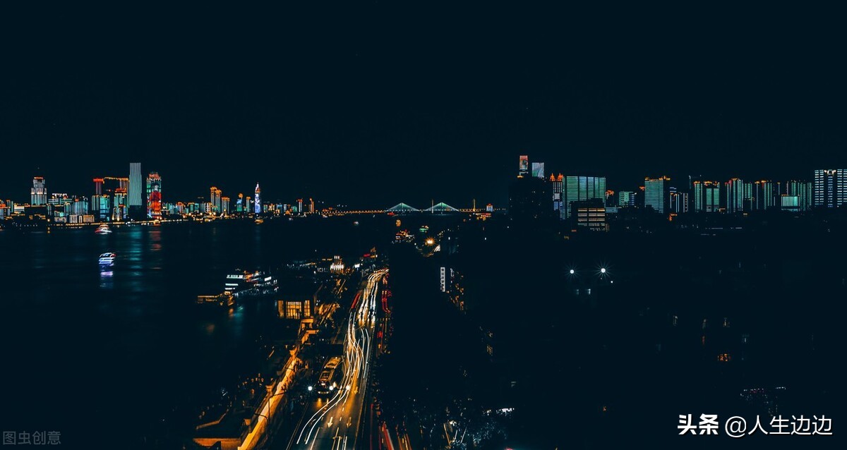 深沉庭院，迢迢清夜，正适合梦断魂孤的人