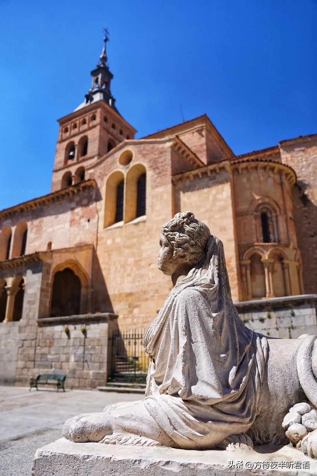 沿着小镇蜿蜒的鹅卵石路,仿佛时空流转,便来到了塞戈维亚古城这座建于