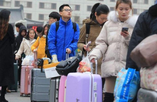 江苏当地再发通知！高校假期将一律延长，学生看完有些担忧