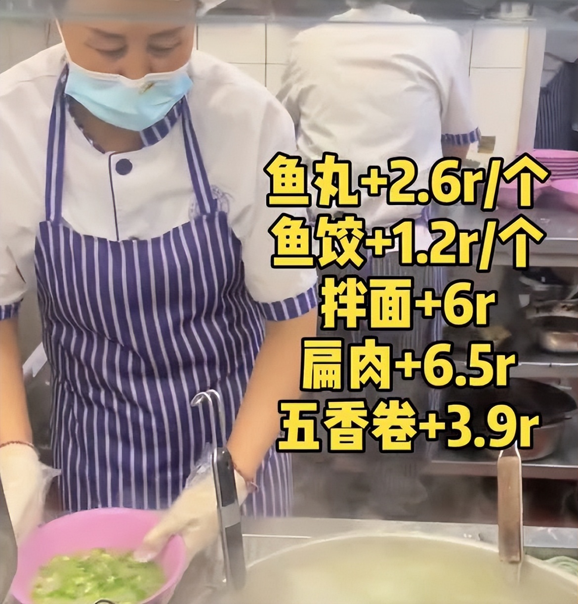 清华大学食堂里面有什么？汇集各地风味美食，大学生吃得相当开心