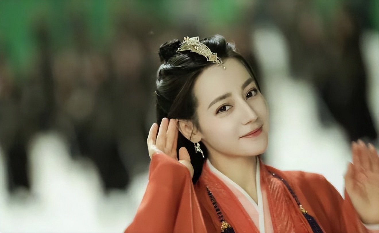 叶璇“变脸”上热搜？热巴抢大饼？罗云熙游戏高手！俞灏明结婚