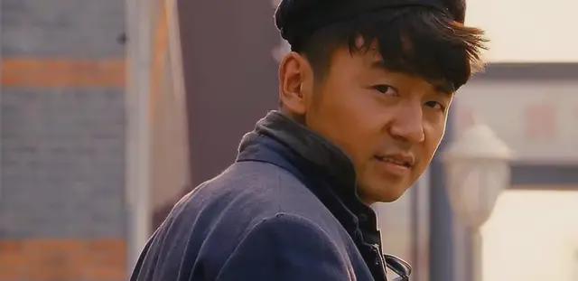 出道15年，爆红后绯闻不断，为何翟煦飞对他依旧不离不弃？