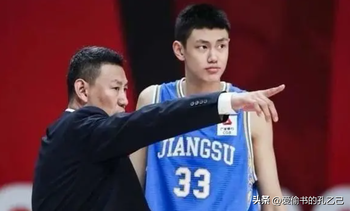 江苏男篮主教练李楠简历（小李飞刀李楠：婚礼请歌手李楠唱歌，和妻子早恋，儿子已2米19）
