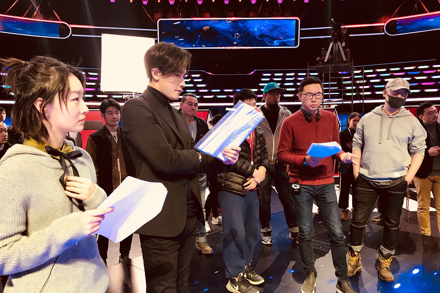 2022年开年，官方叫停明星高片酬！细扒8位明星片酬，个个很荒唐