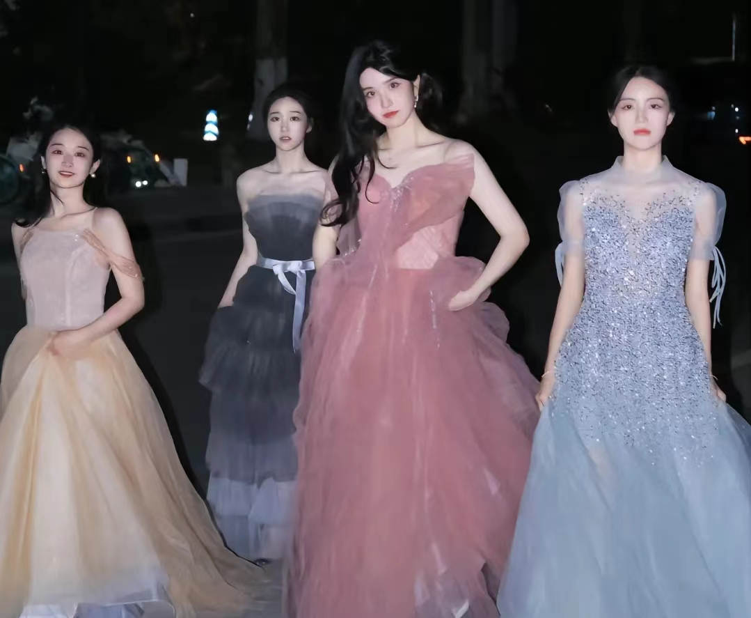 女大学生晒毕业照，笑容甜美尽显青春气息，堪称现实版《小时代》