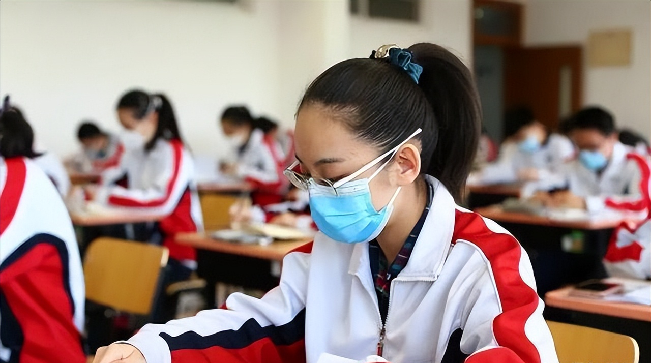 教育厅传来一个坏消息，2022高考迎来新规定，家长：没法上学了