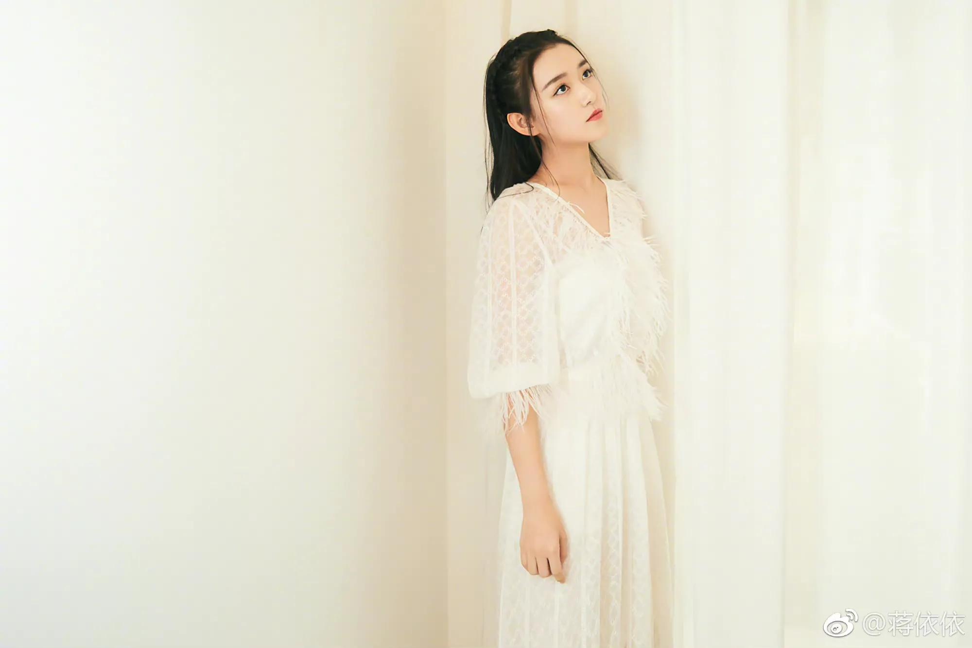 蒋依依美图