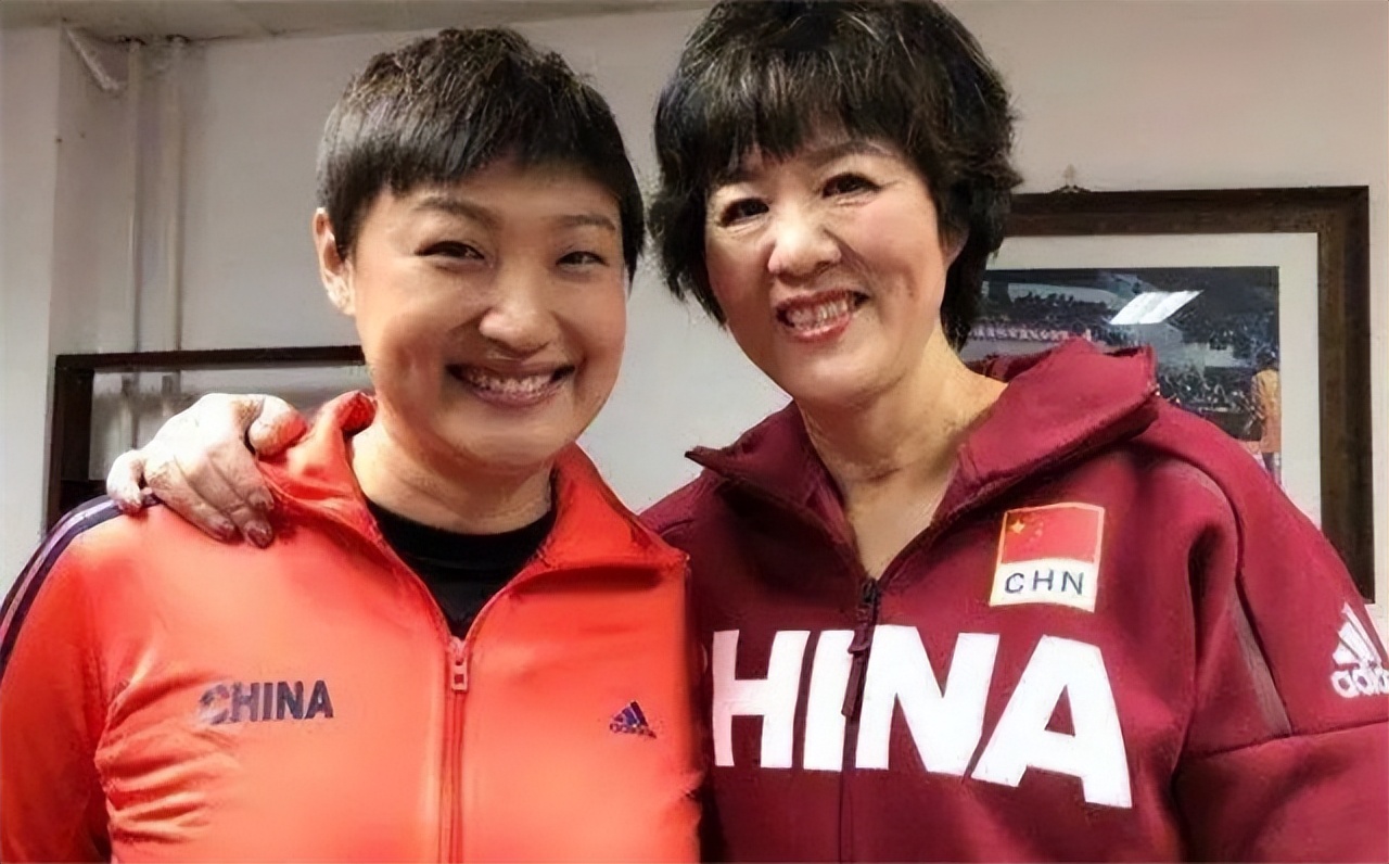 这是一场相当盛大的婚礼,刘树国不仅准备了超过50辆婚车,还邀请了杨昊