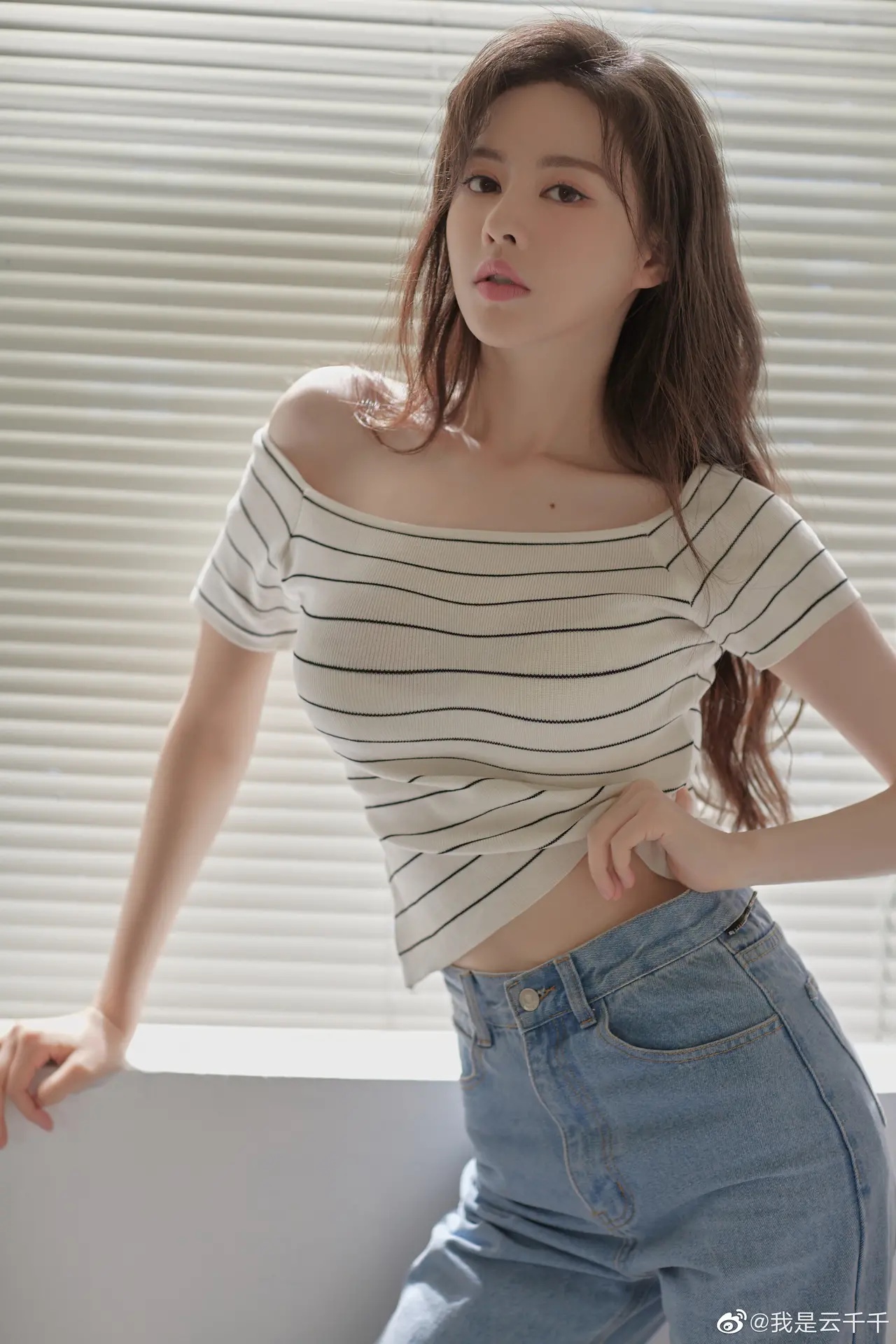 "晶女郎"云千千登《男人装》秀性感,网友:这尺度还比不上私照
