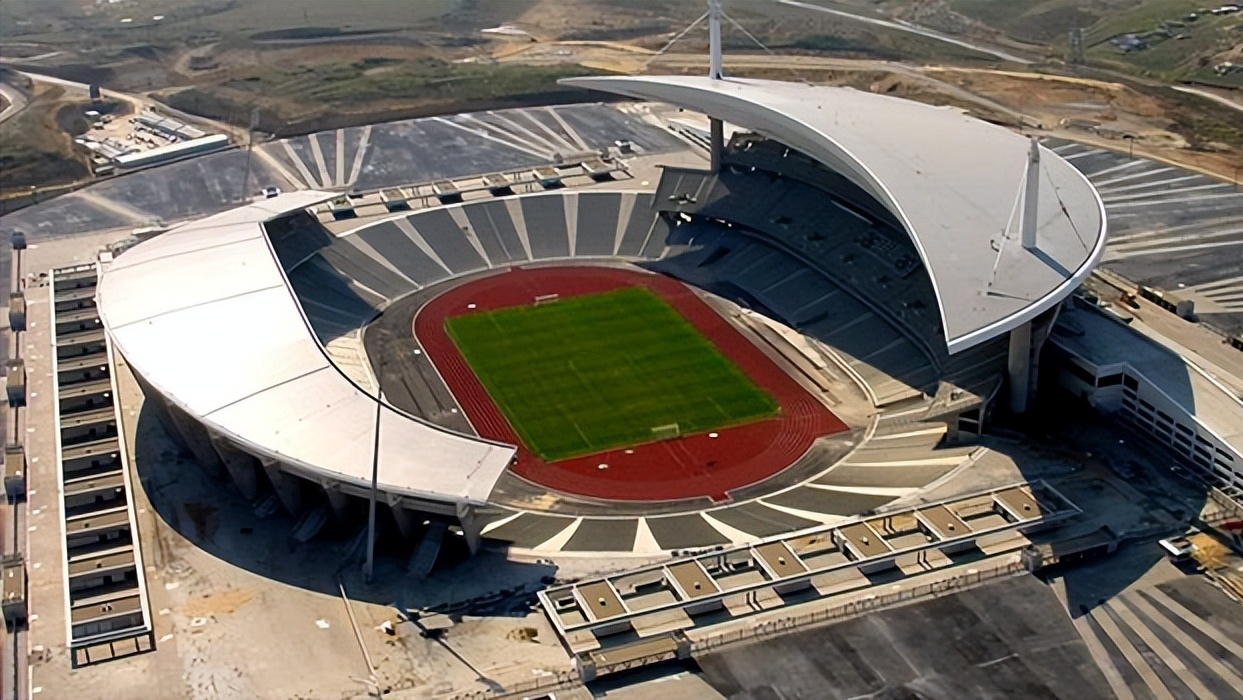 74753 / 容量:2002年阿塔土克奥林匹克球场位于土耳其伊斯坦布尔的