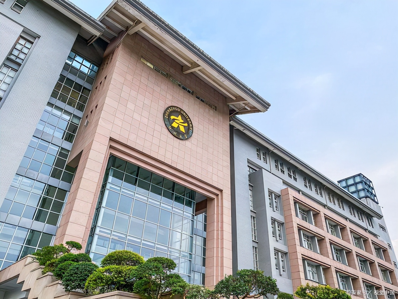 考生：选择去湖南大学还是郑州大学，哪所大学更利于自身发展？