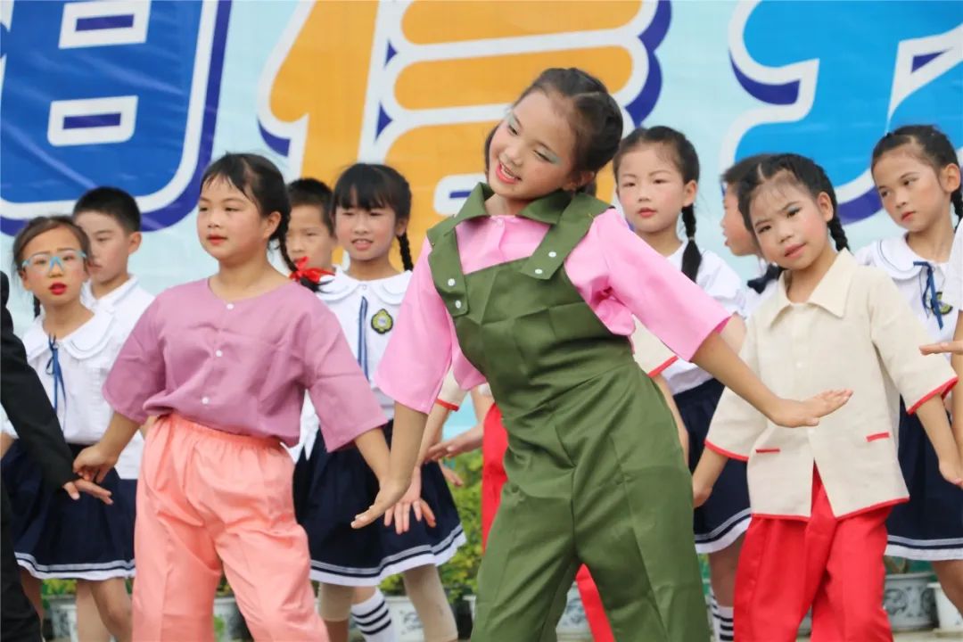 从心起步 健康成长｜实验小学外国语学校举行心理健康主题升旗仪式