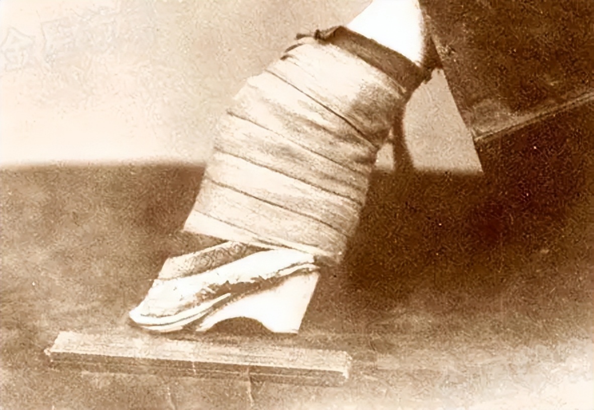 民国时期倡导“天乳运动”:严查妇女束胸，发现一次罚款50大洋