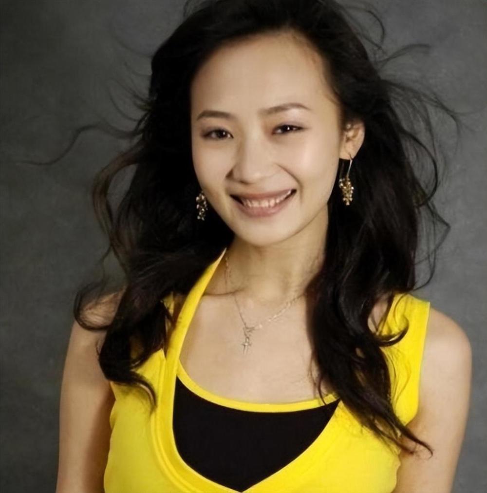 和曝丑闻的黄海波结婚生子,40岁凭《狂飙》翻红,曲栅栅经历了啥