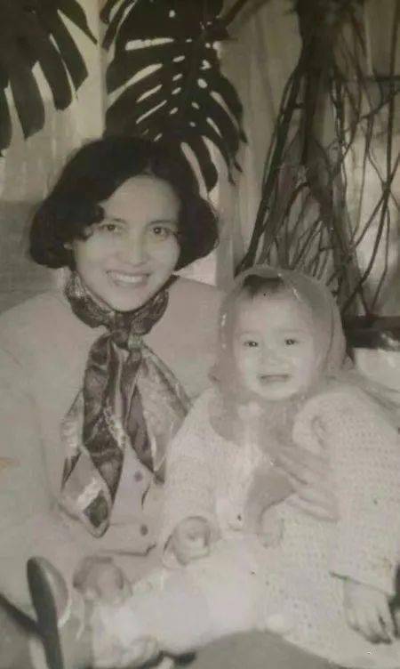 演员宋佳:因事业放弃陈龙,因婚姻放弃张黎,今与黄少峰长相厮守