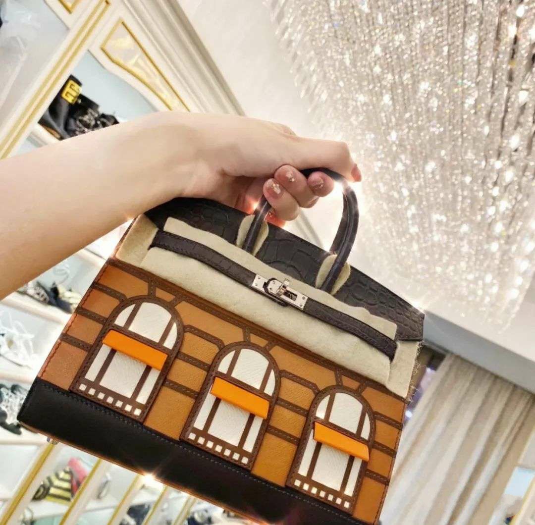 一婚嫁入豪门，绯闻男友黄晓明，月薪8000元女主播叶珂的开挂人生