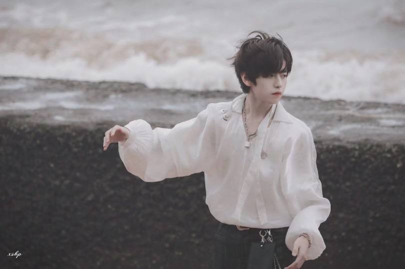 胡春杨承认恋上30岁厉蔺菲，自认是个“缺爱的人”，无惧粉丝流失