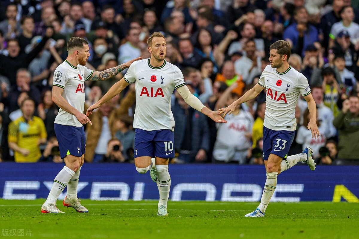 英超豪门热刺俱乐部（英超-热刺三度扳平+逆转4-3险胜利兹联 凯恩破门 本坦库尔双响）