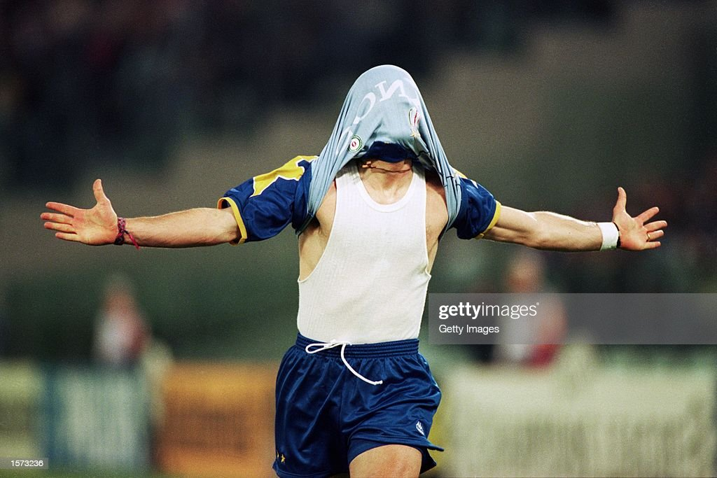 蒙头庆祝——拉瓦内利蒙特拉是上世纪90年代中后期和20世纪初意甲赛场