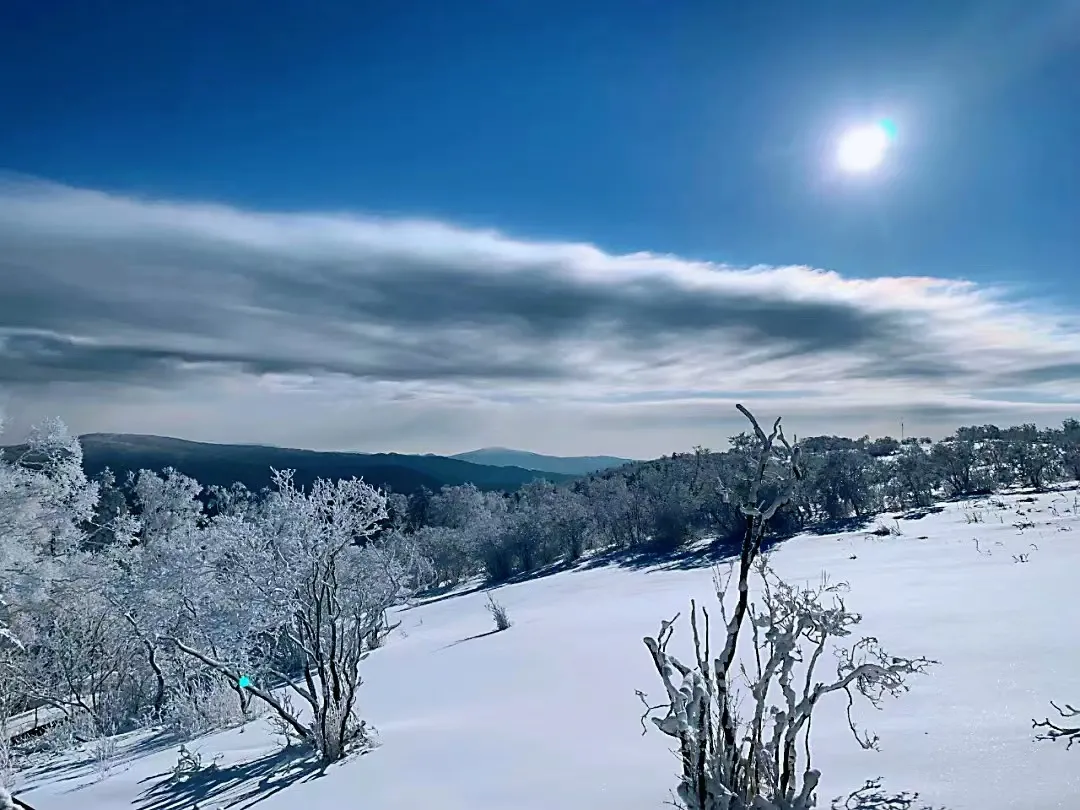 登高眺远景秘境身心愉冬日，来一场任性的雪山游