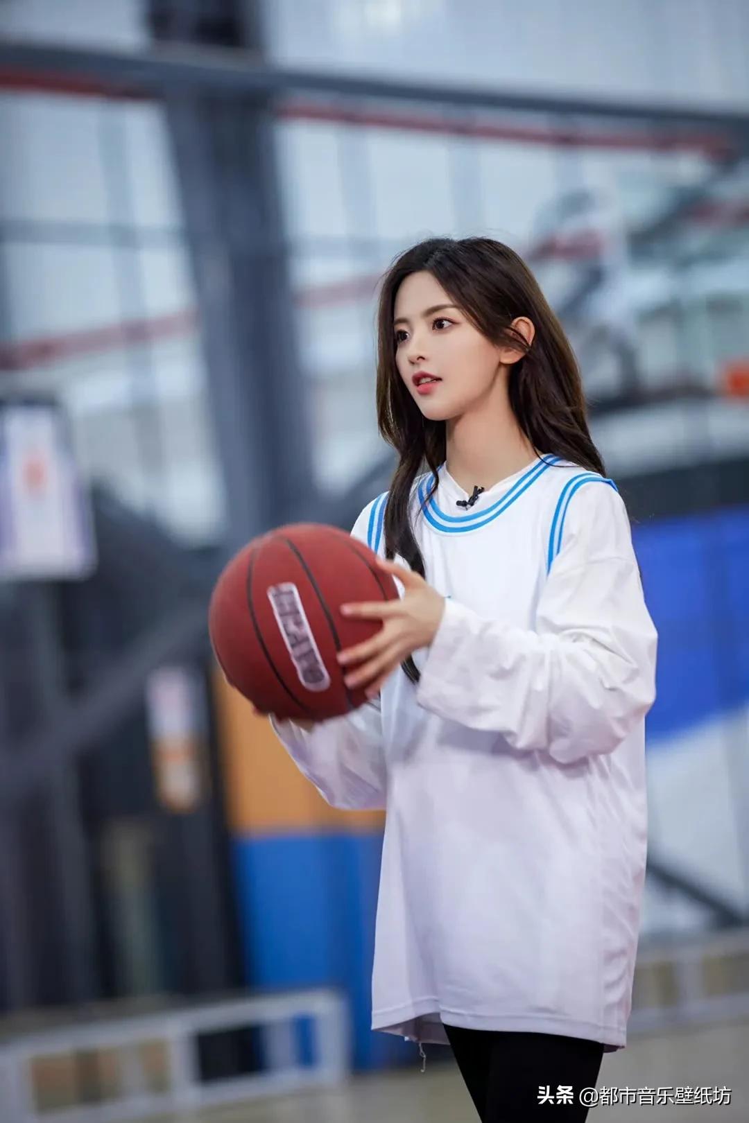 杨超越高清时尚穿搭美图壁纸