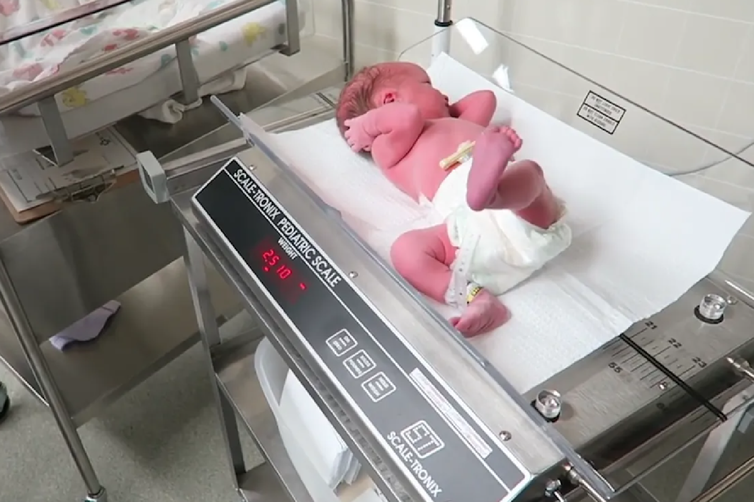 新生儿出生的第一天,可是"黄金21小时"