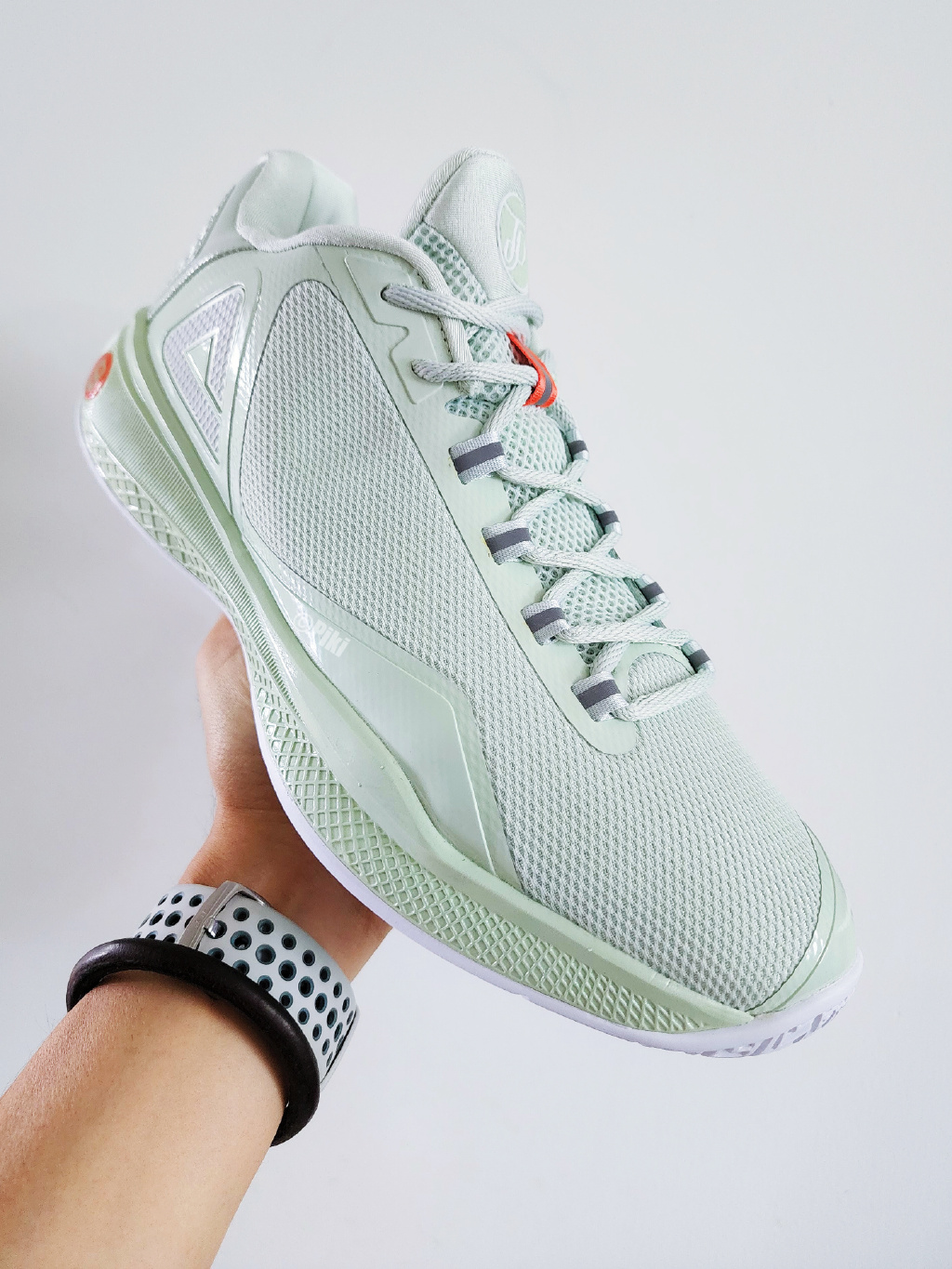 匹克和361篮球鞋哪个好（国产新品！匹克帕克4代回归，361度新鞋好帅，特步抄袭李宁驭帅？）