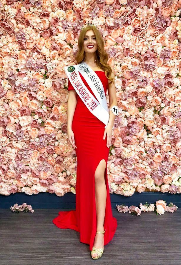 英国模特大赛(26岁模特夺"英国小姐"选美冠军!