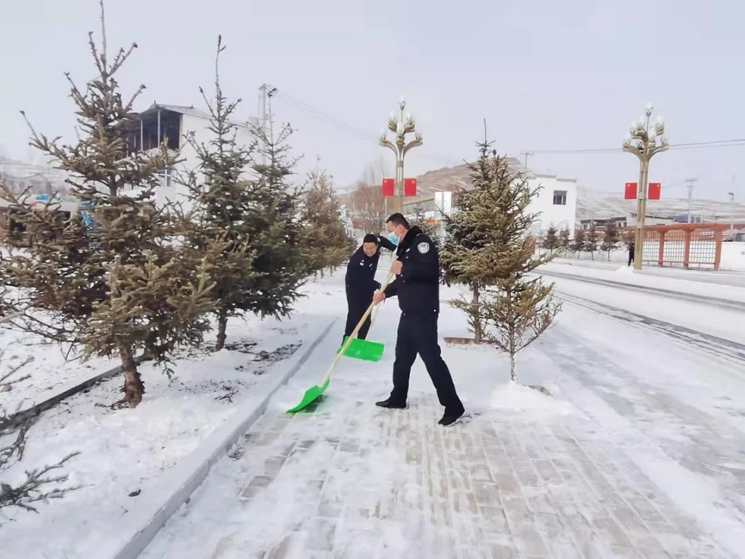 最美不是下雪天，而是他们奋战的身影