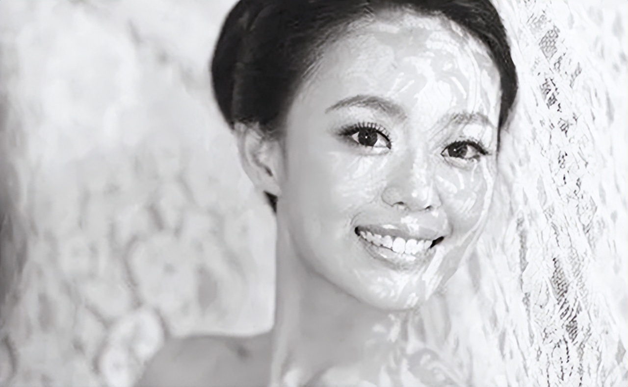 央视主持邱园园：为了孩子放弃治癌，26岁在孩子百日宴离世