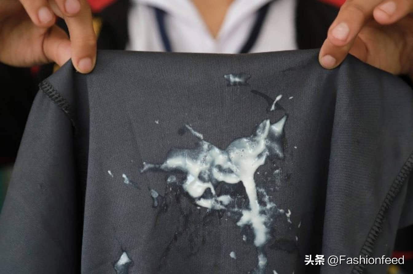 胶水弄到衣服上变硬了怎么洗掉（胶水弄衣服了怎么办）-大连信息网