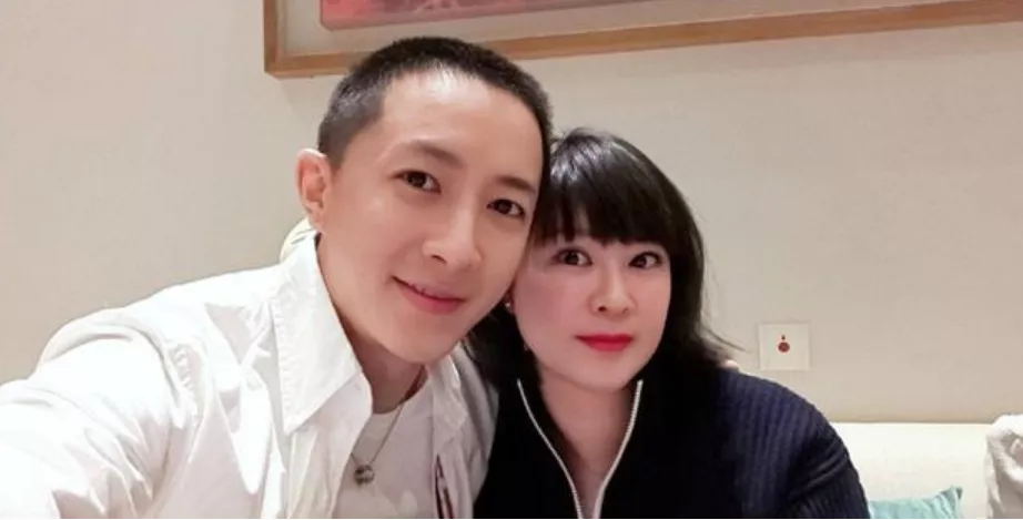 王一博背后的“狠女人”：她被90万人痛骂，为何却成为了最大赢家